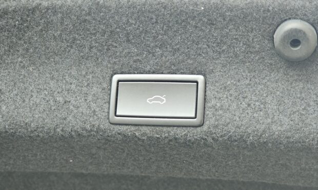 Миниатюра 14 Volkswagen Passat 2017