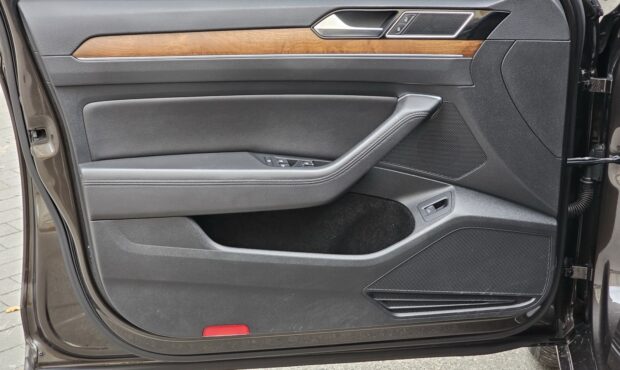 Миниатюра 16 Volkswagen Passat 2017