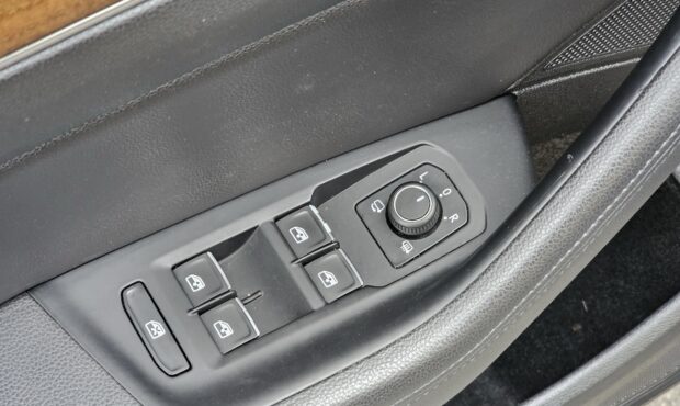 Миниатюра 18 Volkswagen Passat 2017