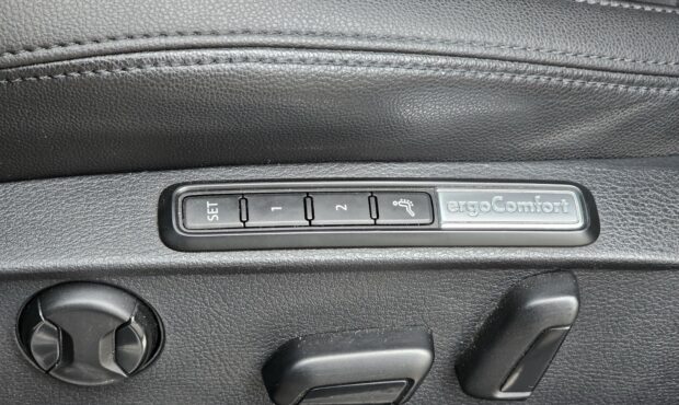 Миниатюра 21 Volkswagen Passat 2017