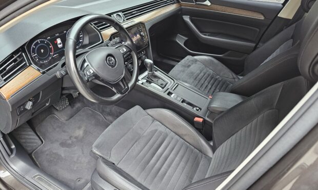 Миниатюра 22 Volkswagen Passat 2017