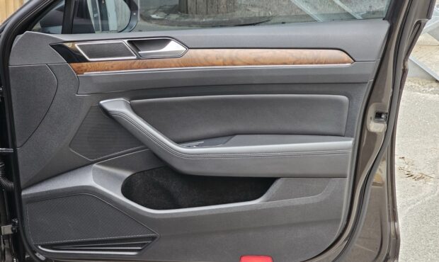 Миниатюра 42 Volkswagen Passat 2017