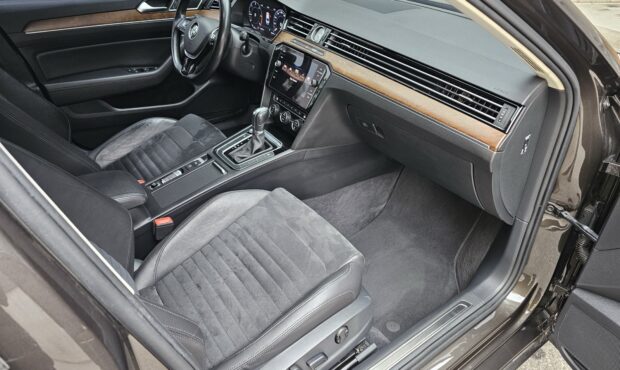 Миниатюра 44 Volkswagen Passat 2017