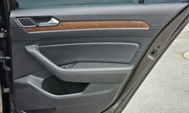 Миниатюра 46 Volkswagen Passat 2017