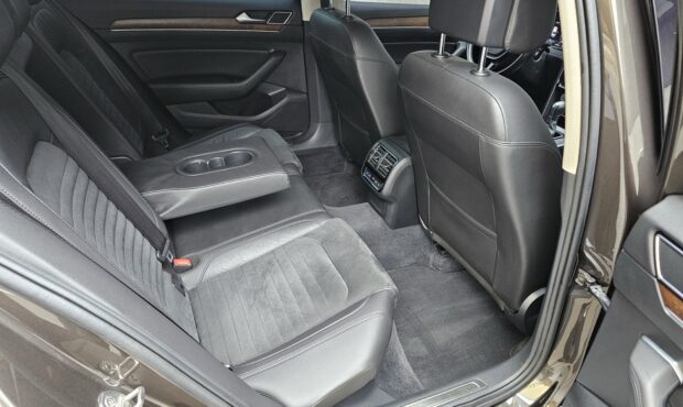 Миниатюра 47 Volkswagen Passat 2017