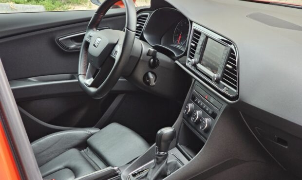 Мініатюра 47 Seat Leon FR Orange 2016