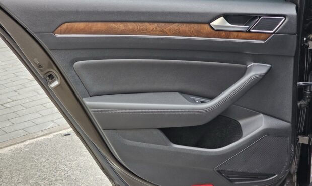 Миниатюра 48 Volkswagen Passat 2017