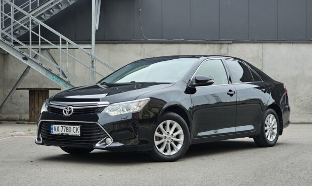 Мініатюра Toyota Camry 2017