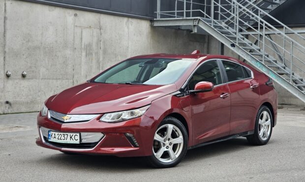 Мініатюра Chevrolet Volt 2016 Plug-in Hybrid