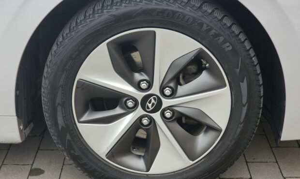 Мініатюра 13 Hyundai Ioniq Electric