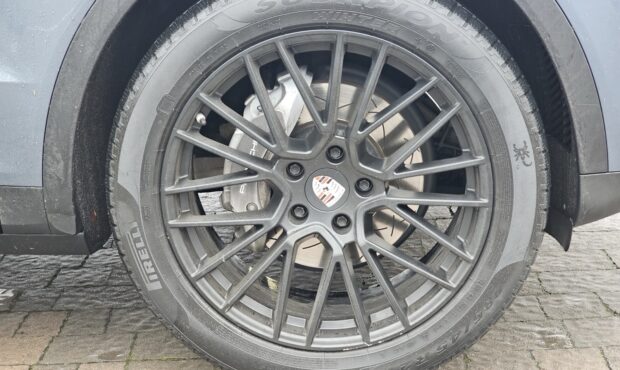 Мініатюра 12 Porsche Cayenne 2018