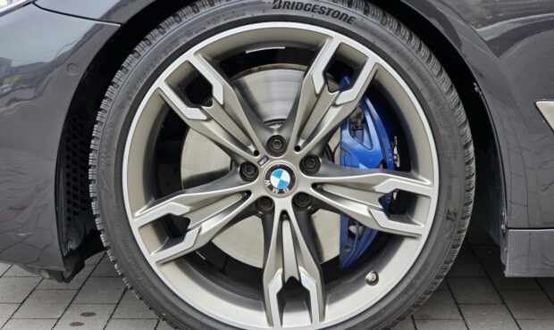 Миниатюра 12 BMW M550i xDrive 2019 4.4