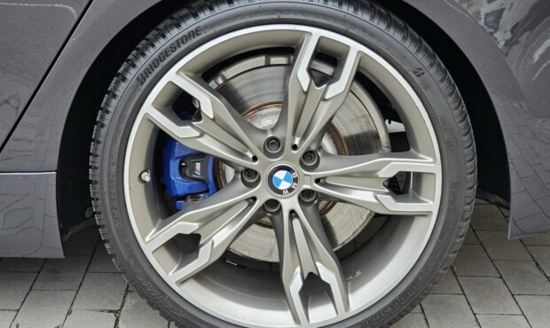 Миниатюра 13 BMW M550i xDrive 2019 4.4