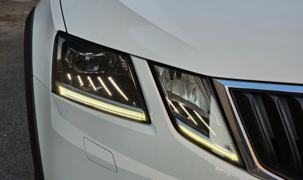 Мініатюра 13 Skoda Octavia Scout 2017