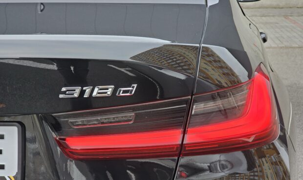 Миниатюра 13 BMW 3 2022/2024