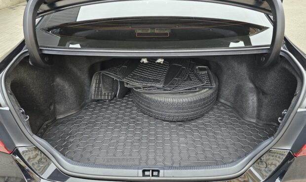 Мініатюра 15 Toyota Camry 2017