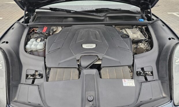 Мініатюра 16 Porsche Cayenne 2018