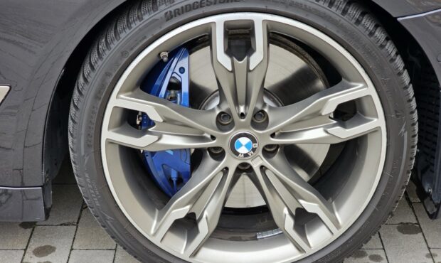 Миниатюра 15 BMW M550i xDrive 2019 4.4