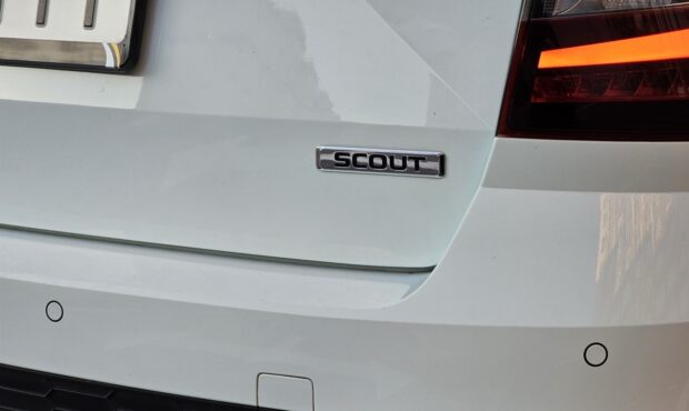 Мініатюра 17 Skoda Octavia Scout 2017