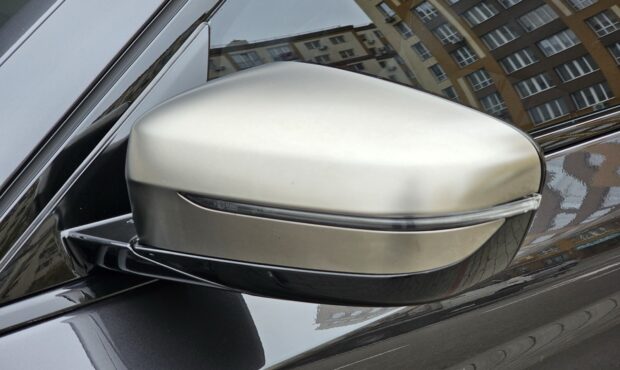 Миниатюра 18 BMW M550i xDrive 2019 4.4