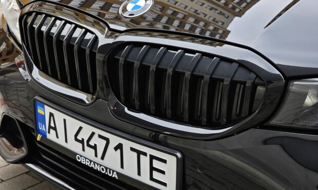 Миниатюра 17 BMW 3 2022/2024