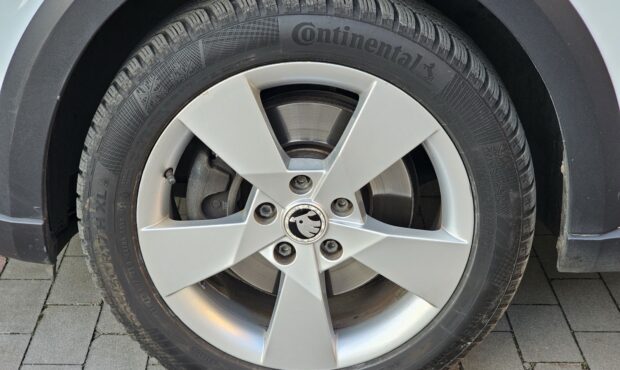 Мініатюра 19 Skoda Octavia Scout 2017