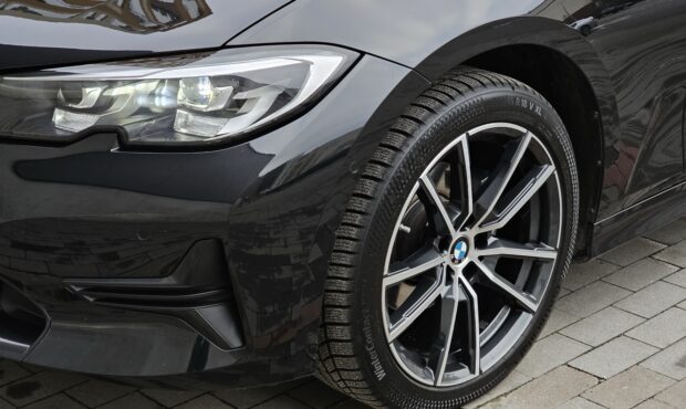 Миниатюра 18 BMW 3 2022/2024