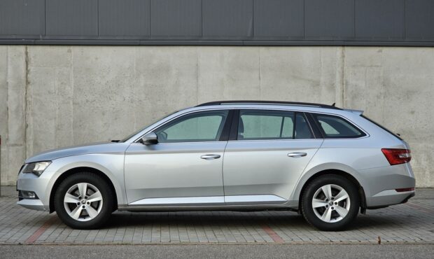 Миниатюра 2 Skoda Superb 2016