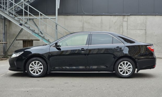 Мініатюра 2 Toyota Camry 2017