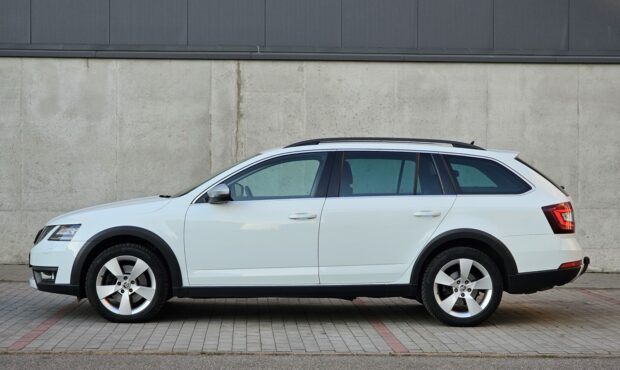 Мініатюра 2 Skoda Octavia Scout 2017