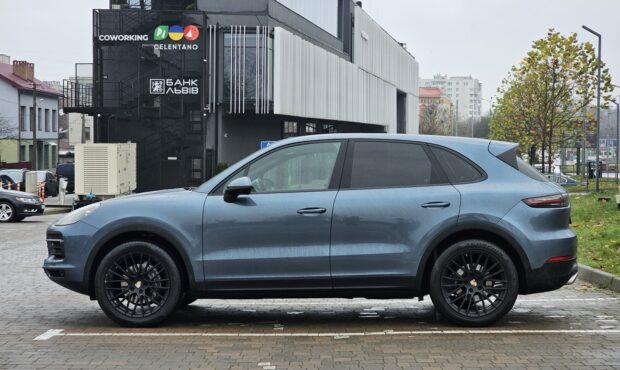 Мініатюра 2 Porsche Cayenne 2018