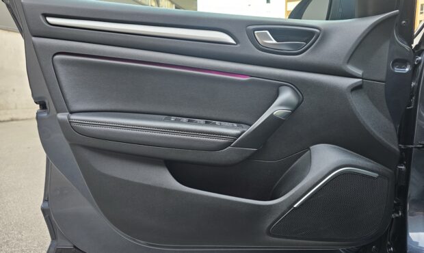 Миниатюра 21 Renault Megane 2018