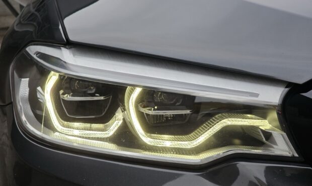 Миниатюра 21 BMW M550i xDrive 2019 4.4