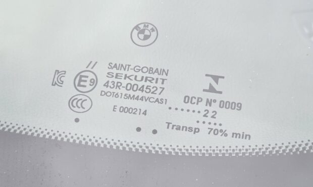 Миниатюра 21 BMW 3 2022/2024