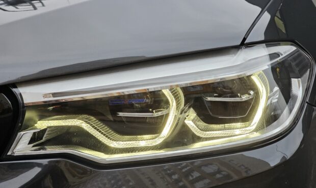 Миниатюра 22 BMW M550i xDrive 2019 4.4