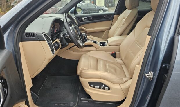 Мініатюра 24 Porsche Cayenne 2018