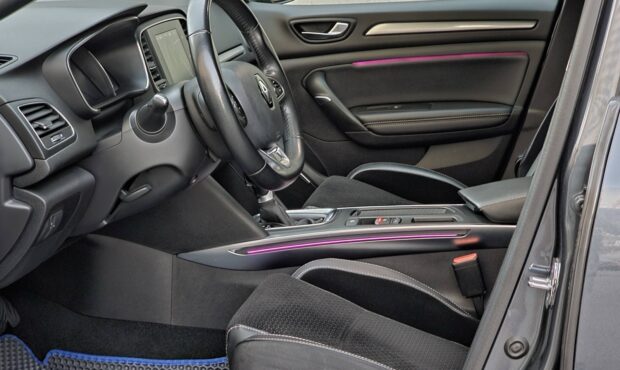 Миниатюра 23 Renault Megane 2018