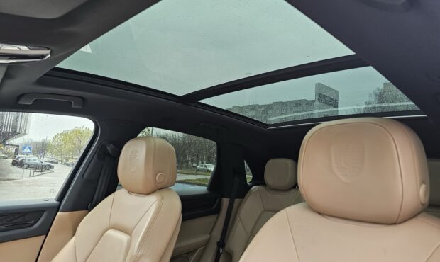 Мініатюра 25 Porsche Cayenne 2018