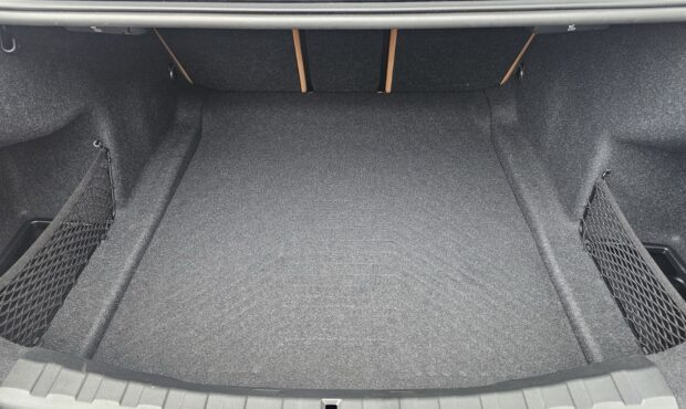 Миниатюра 23 BMW 3 2022/2024