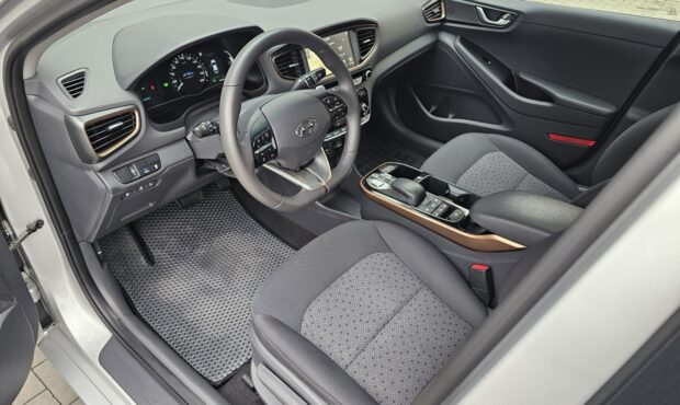 Мініатюра 28 Hyundai Ioniq Electric