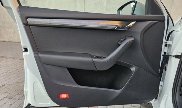 Мініатюра 27 Skoda Octavia Scout 2017