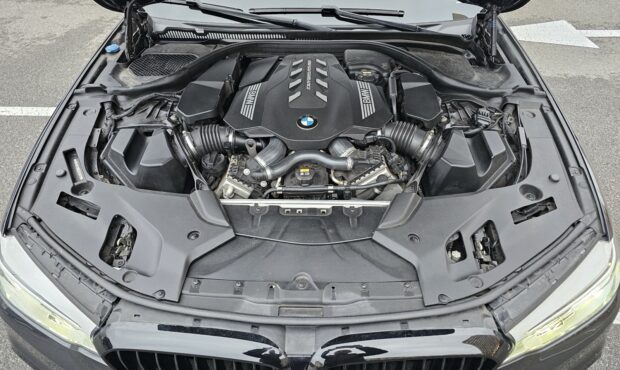 Миниатюра 27 BMW M550i xDrive 2019 4.4