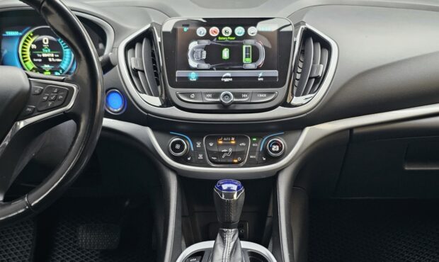 Мініатюра 29 Chevrolet Volt 2016 Plug-in Hybrid