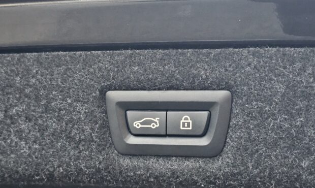 Миниатюра 29 BMW M550i xDrive 2019 4.4