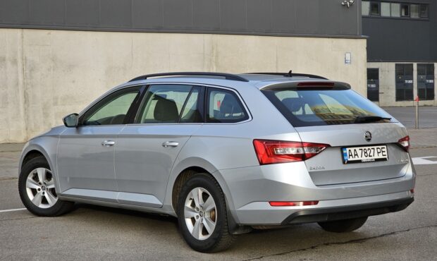 Миниатюра 3 Skoda Superb 2016