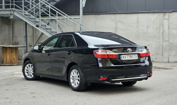 Мініатюра 3 Toyota Camry 2017