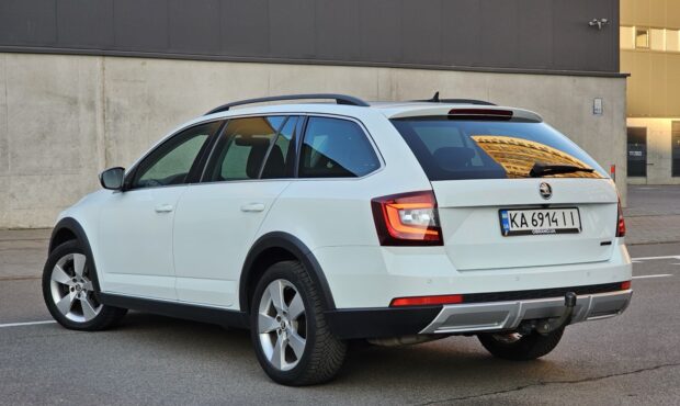 Мініатюра 3 Skoda Octavia Scout 2017