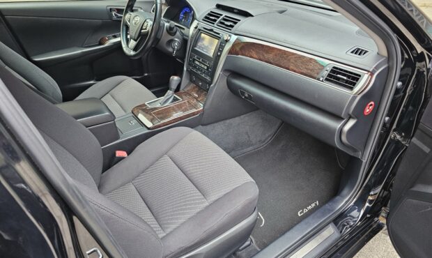 Мініатюра 31 Toyota Camry 2017