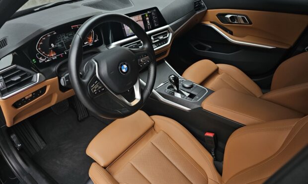 Миниатюра 30 BMW 3 2022/2024