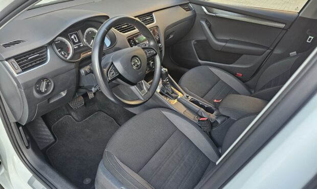 Мініатюра 32 Skoda Octavia Scout 2017